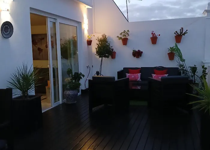 ***** Attic With Impressive Views And Jacuzzi