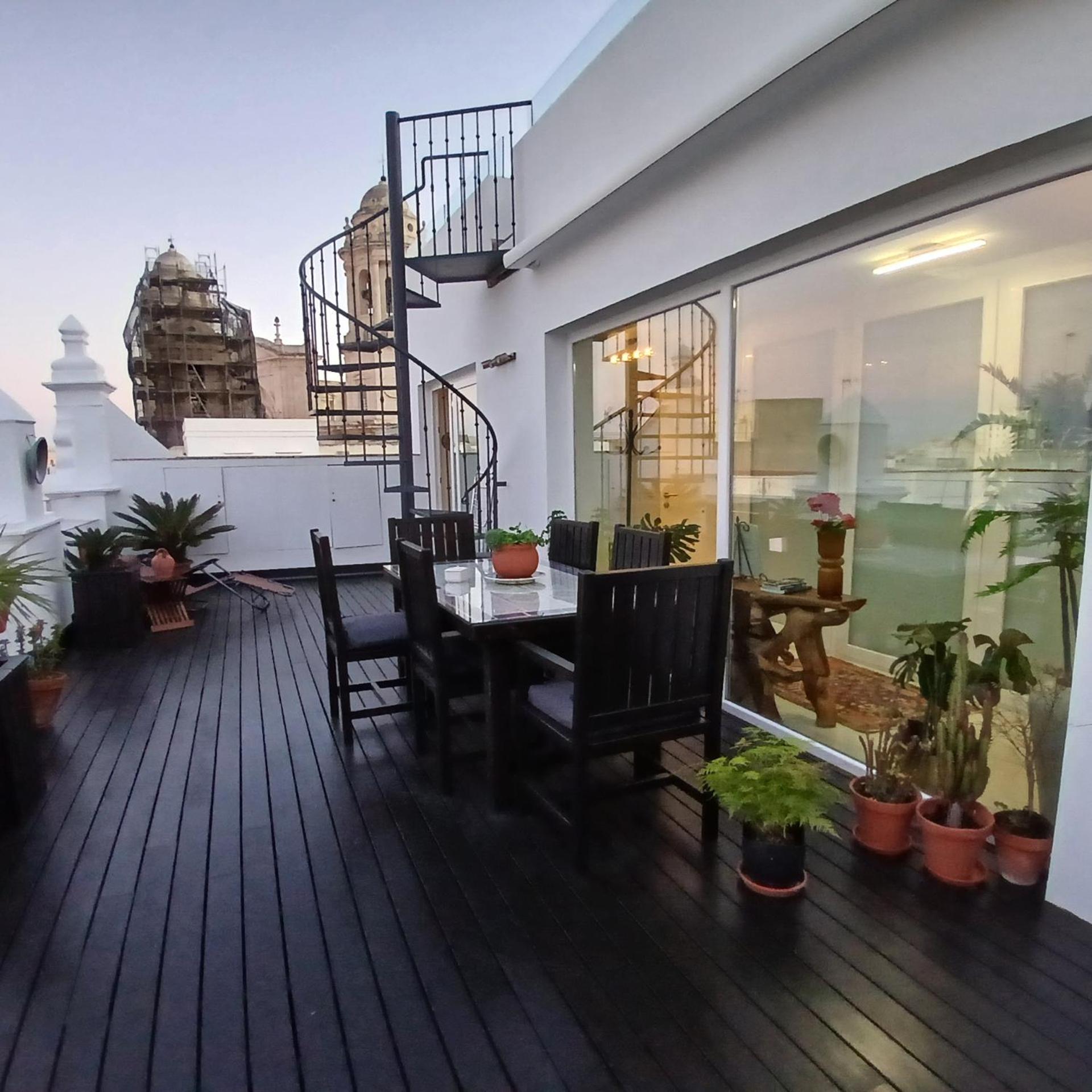 ***** Attic With Impressive Views And Jacuzzi * Cadiz