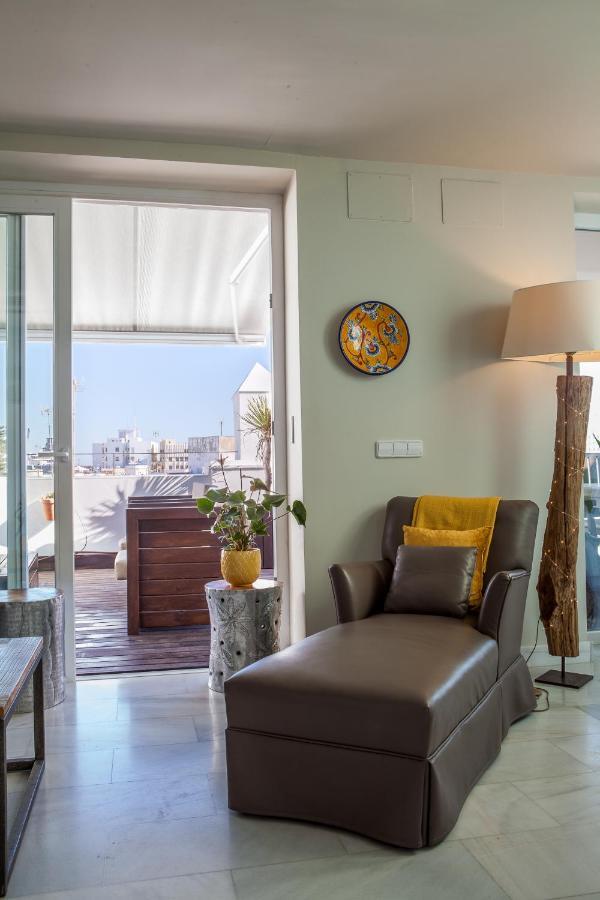 ***** Attic With Impressive Views And Jacuzzi * Cadiz