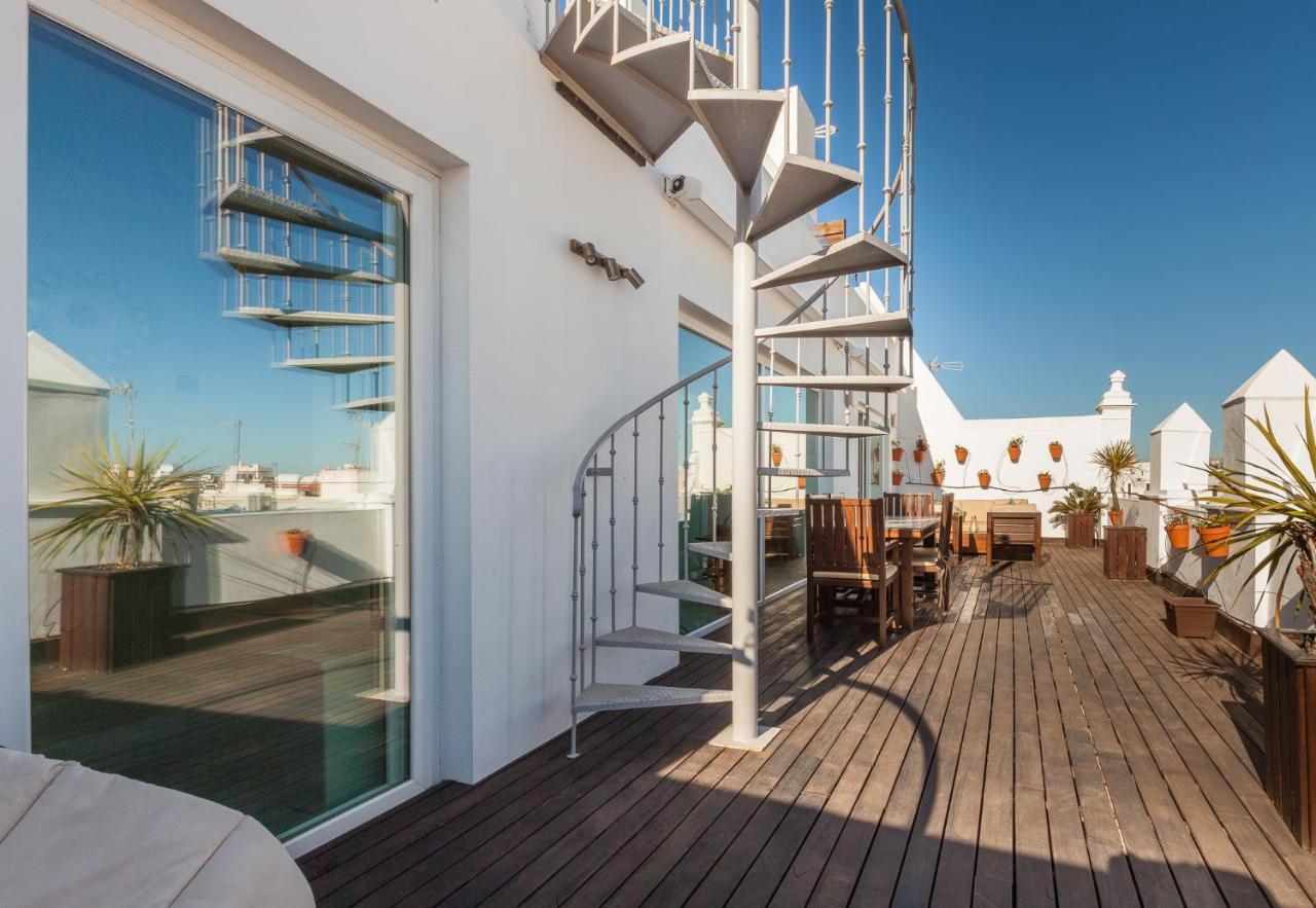 ***** Attic With Impressive Views And Jacuzzi Apartment