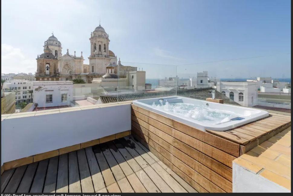 Apartment ***** Attic With Impressive Views And Jacuzzi Cadiz